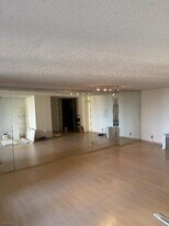 300 Winston Dr in Cliffside Park, NJ - Building Photo