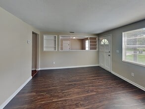 6158 Verdes Rd in Jacksonville, FL - Foto de edificio - Building Photo