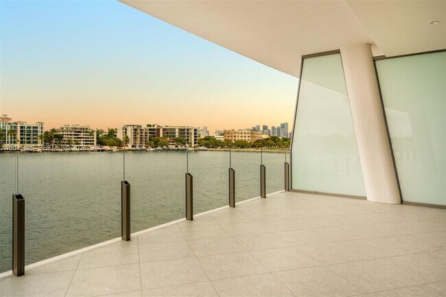 property at 5 Grove Isle Dr