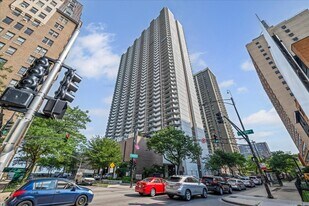 6033 N Sheridan Rd, Unit 37L in Chicago, IL - Building Photo