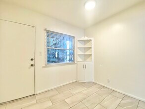 2111 W Florence Ave in Los Angeles, CA - Building Photo - Building Photo