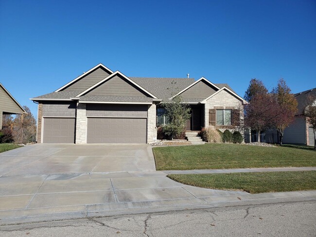 property at 2132 Stonegate Cir
