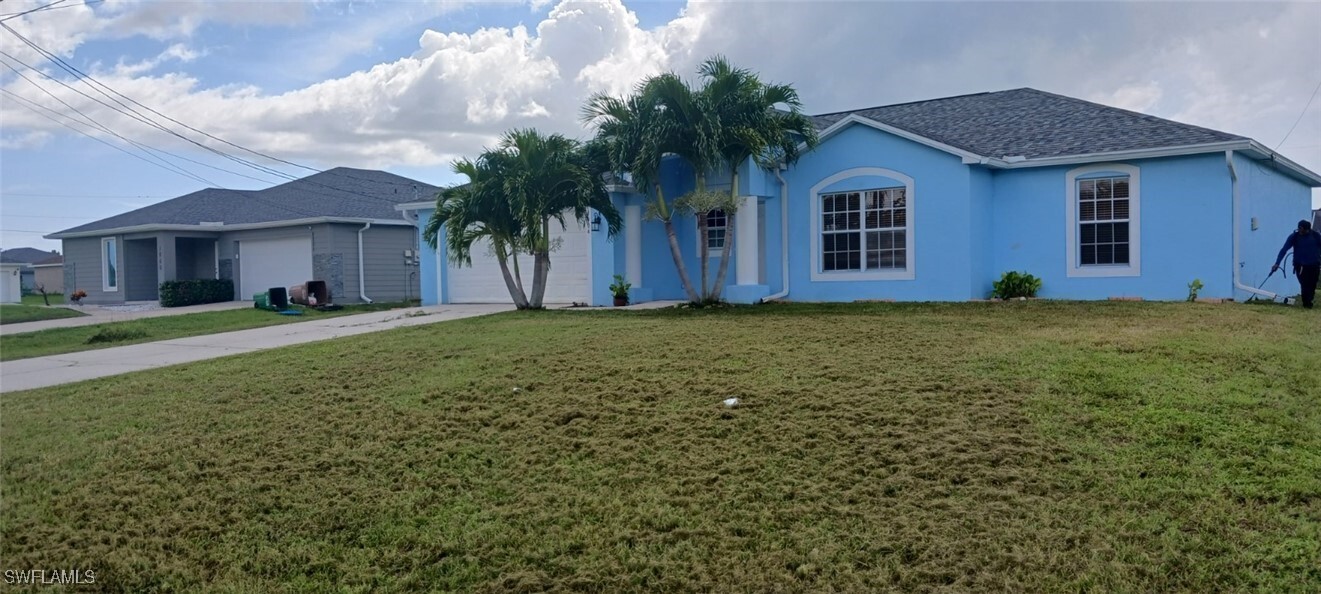 1904 NW 13th Pl in Cape Coral, FL - Building Photo