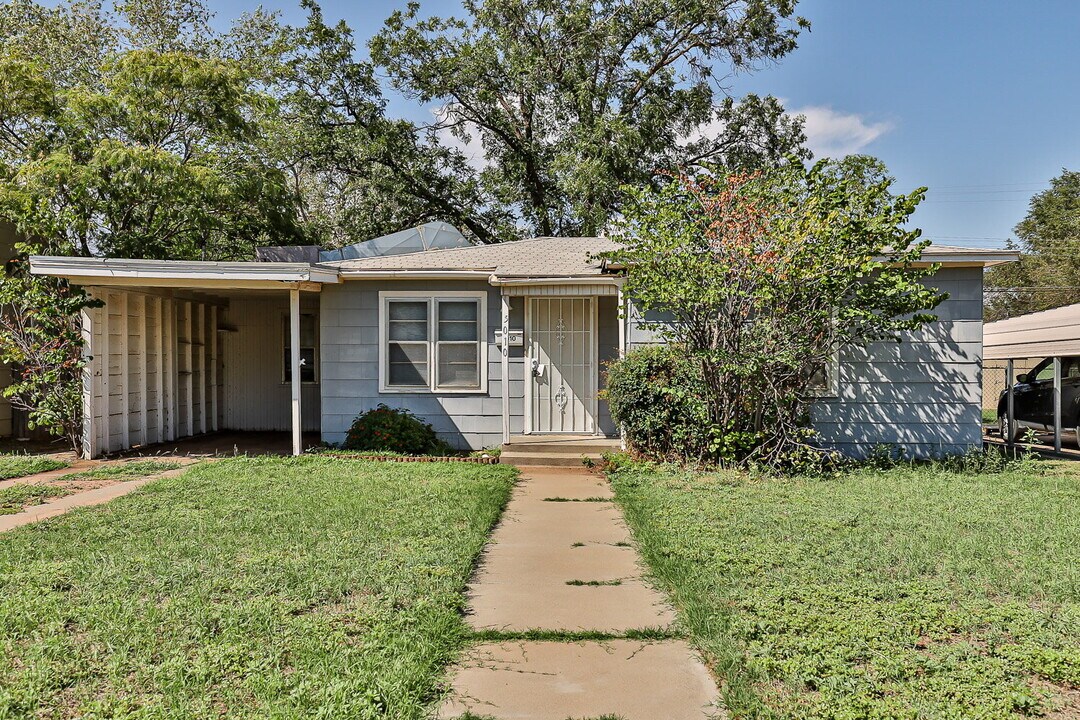 5010 38th St in Lubbock, TX - Building Photo