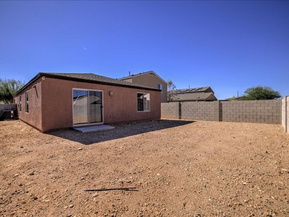 3967 E Zeona Dr in Tucson, AZ - Building Photo