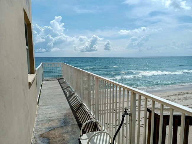 4500 S Ocean Blvd, Unit 311 in Palm Beach, FL - Building Photo - Building Photo