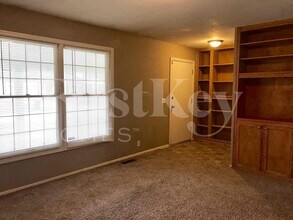 1983 Greenheath Dr in Florissant, MO - Building Photo - Building Photo