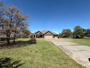 13871 E Reno Ave in Choctaw, OK - Building Photo - Building Photo