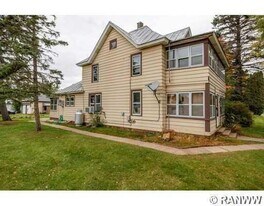 442 Woodward Ave, Unit 1 in Chippewa Falls, WI - Building Photo