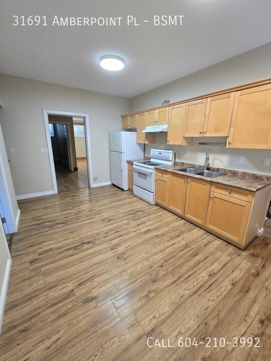 31691 Amberpoint Pl in Abbotsford, BC - Building Photo