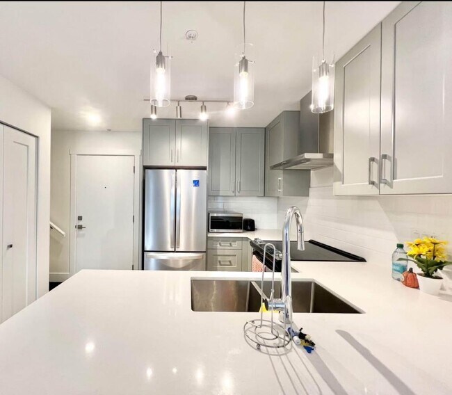 6338 King George Blvd in Surrey, BC - Building Photo - Building Photo