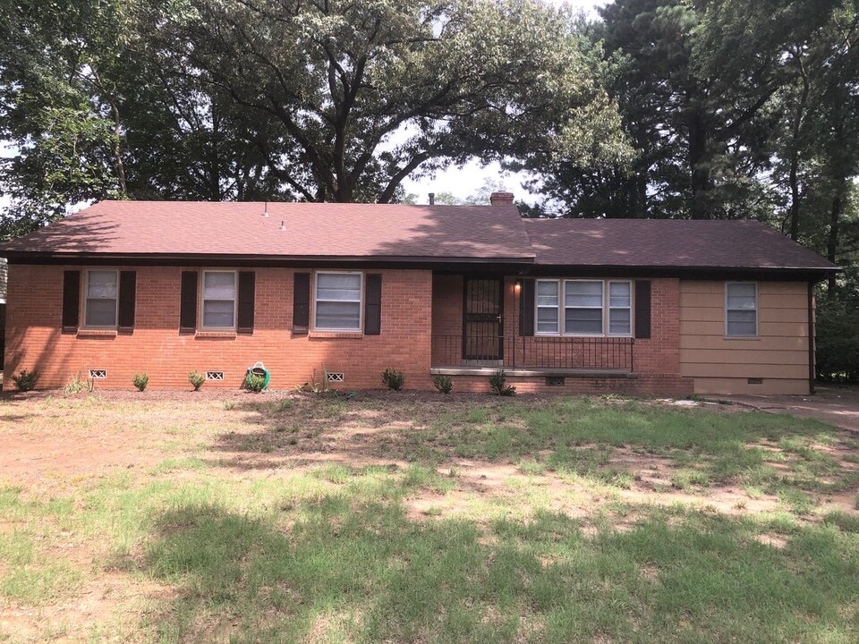 5292 Laurie Ln in Memphis, TN - Building Photo