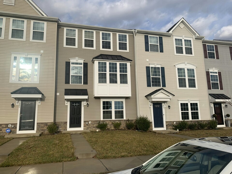 343 S Parkway Dr in Middletown, DE - Foto de edificio