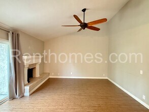 1230 Granada Way in San Marcos, CA - Building Photo - Building Photo