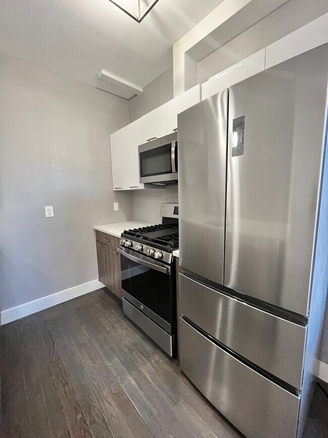 271 Hancock Ave, Unit 2 in Jersey City, NJ - Building Photo - Building Photo