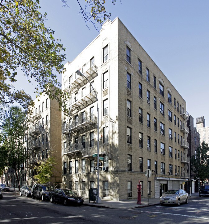 Crotona Park West in Bronx, NY - Building Photo