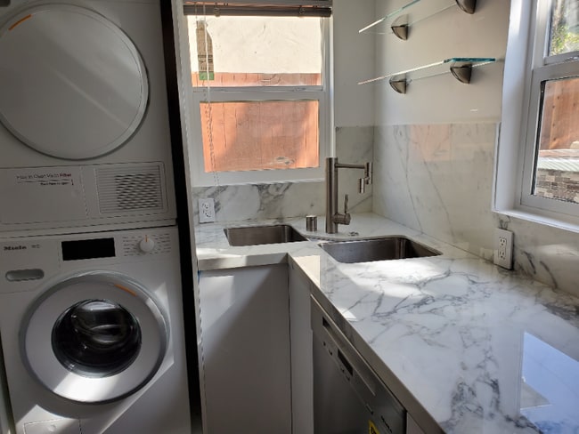 3004 Kelton Ave in Los Angeles, CA - Building Photo - Building Photo