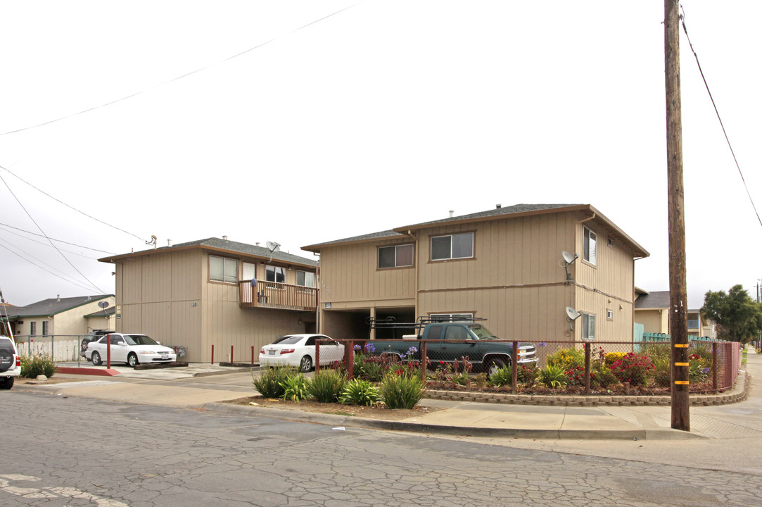 1435 Bellehaven St in Salinas, CA - Foto de edificio