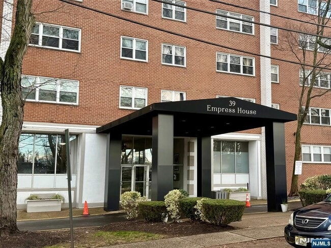 39 E 39th St in Paterson, NJ - Building Photo - Building Photo