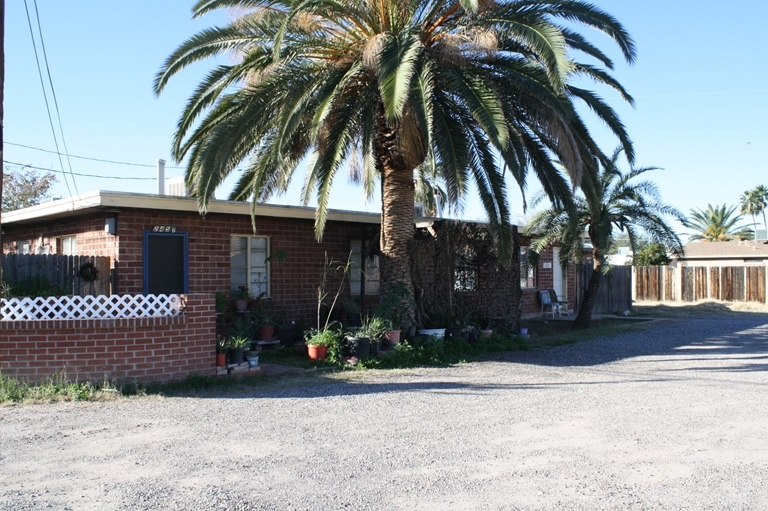 2475 N Alvernon Way in Tucson, AZ - Building Photo