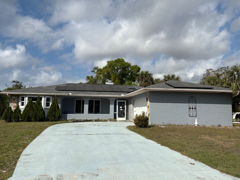 2211 Hardey St in Port Charlotte, FL - Building Photo