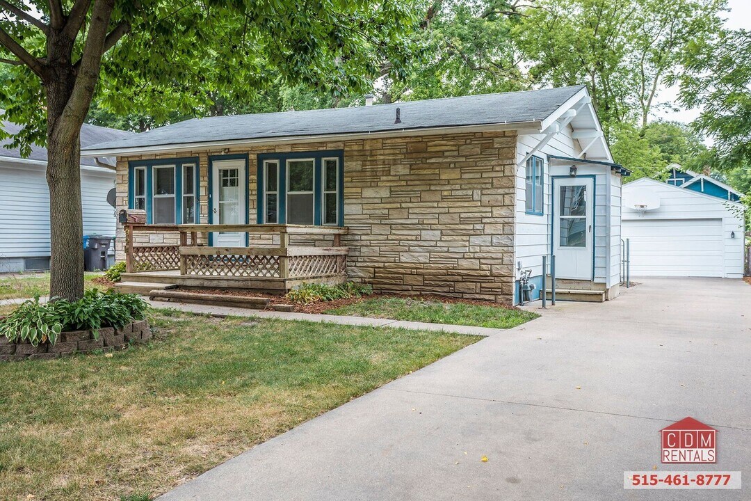 926 41st St in Des Moines, IA - Building Photo