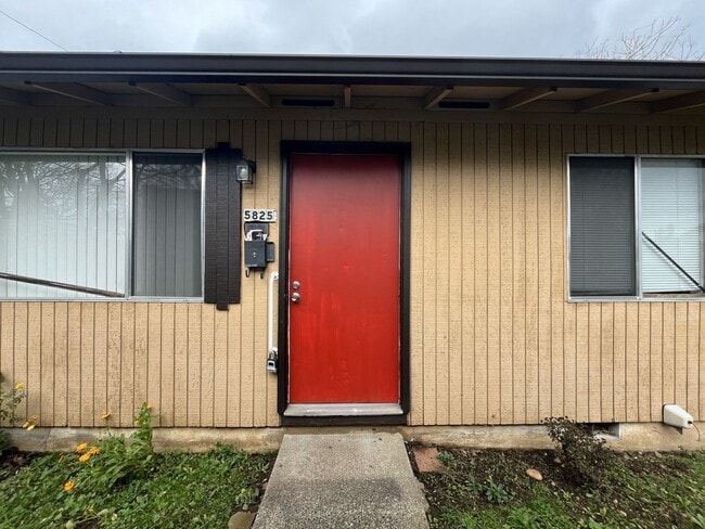 5825-5825 SE 83rd Ave in Portland, OR - Building Photo - Building Photo