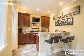 8 Gates St, Unit 1 in Boston, MA - Foto de edificio - Building Photo