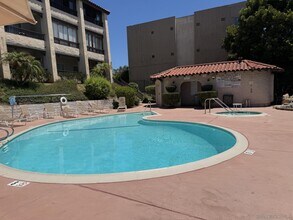2520 Clairemont Dr in San Diego, CA - Building Photo - Building Photo