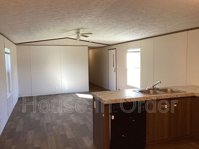 109 Shamrock Park Dr in Landrum, SC - Building Photo - Building Photo