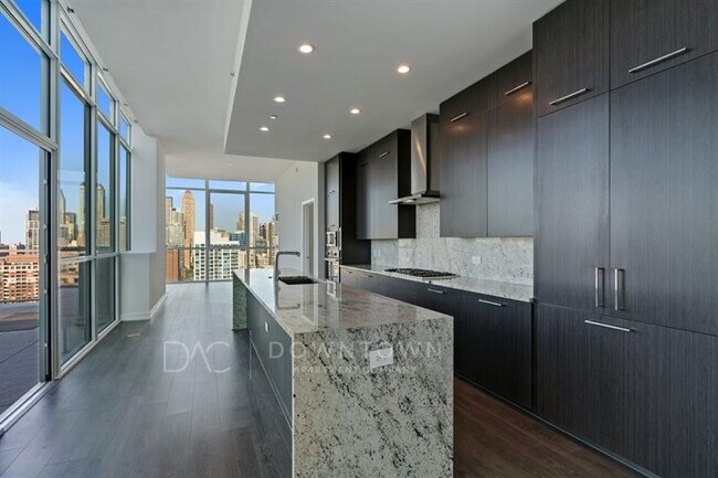 401 W Superior St in Chicago, IL - Building Photo - Building Photo