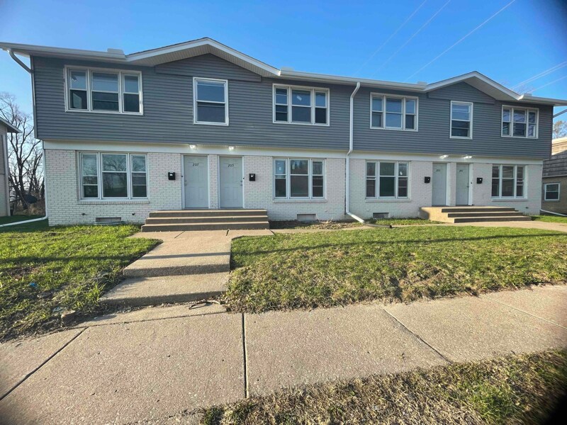 201 E 35th St in Davenport, IA - Building Photo