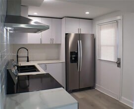 3301 N Country Club Dr in Miami, FL - Building Photo - Building Photo