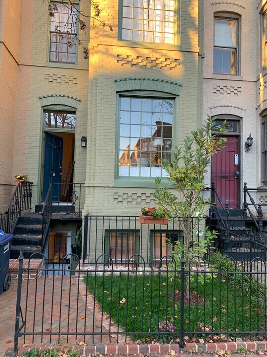 660 E St NE, Unit 1/2 in Washington, DC - Foto de edificio