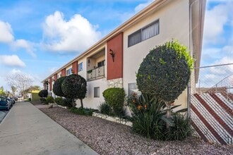 9628 Lower Azusa Rd, Unit Unit 15 in Temple City, CA - Foto de edificio - Building Photo