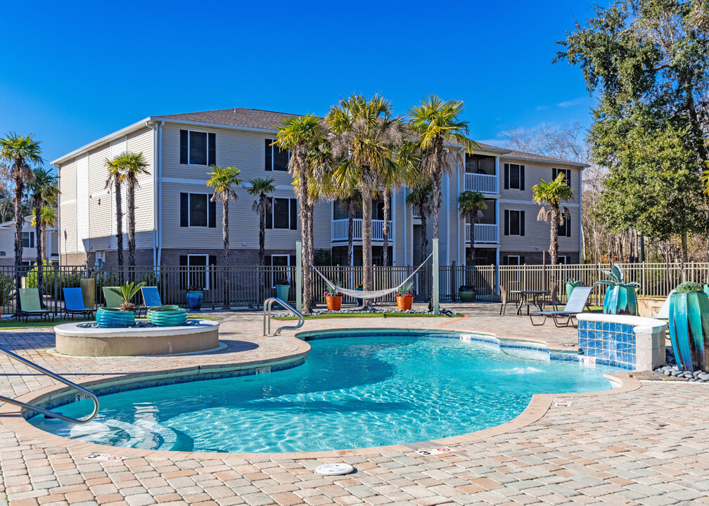 Grande View in Biloxi, MS - Building Photo