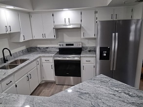 10490 Chalmer St in Spring Hill, FL - Building Photo - Building Photo