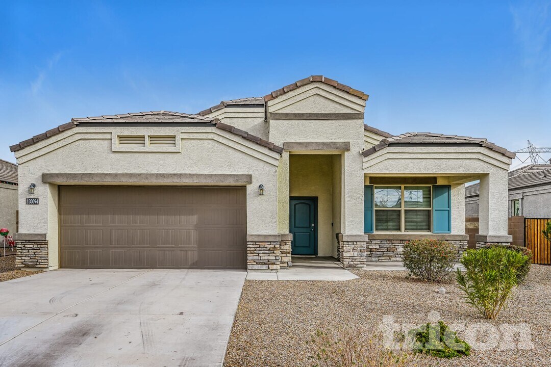 30094 W Clarendon Ave in Buckeye, AZ - Building Photo