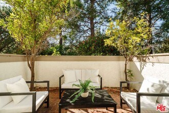 17158 Palisades Cir in Los Angeles, CA - Building Photo - Building Photo