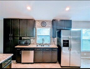 562 SW Saint Martins Cv in Port St. Lucie, FL - Building Photo - Building Photo