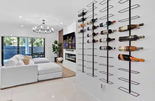 9958 SW 216th St in Miami, FL - Foto de edificio - Building Photo