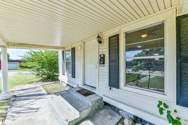 424 S Broadway St in La Porte, TX - Foto de edificio - Building Photo