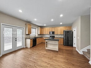 1034 Middlebrooke Dr in Canton, GA - Foto de edificio - Building Photo