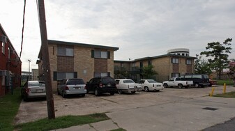 Creekside Apartments in Gretna, LA - Building Photo