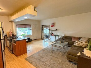 10101 W Bay Harbor Dr in Bay Harbor Islands, FL - Foto de edificio - Building Photo