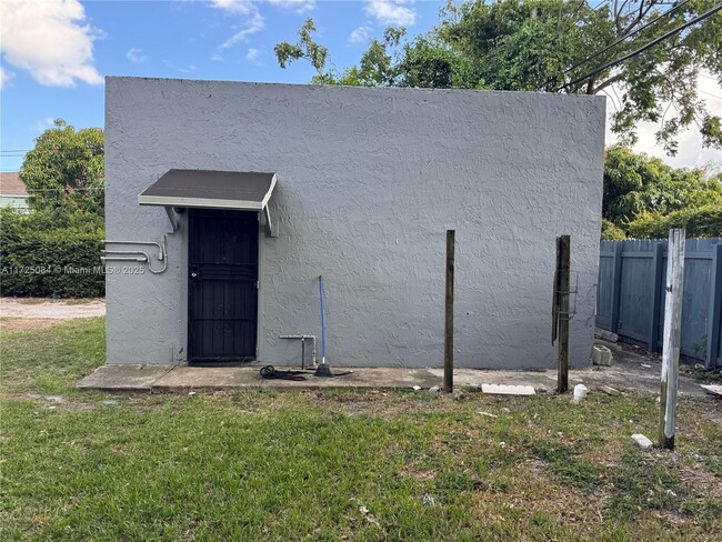 1234 NW 52nd St in Miami, FL - Building Photo - Building Photo