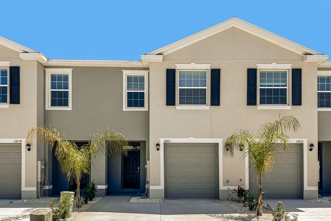 11860 Mountain Retreat Ln in Riverview, FL - Building Photo