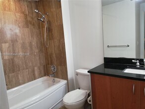 300 S Biscayne Blvd, Unit T-2803 in Miami, FL - Building Photo - Building Photo