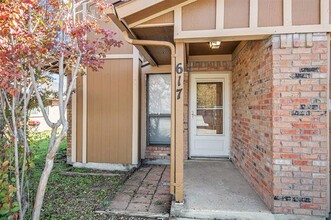 617 S Las Vegas Trail in White Settlement, TX - Foto de edificio - Building Photo