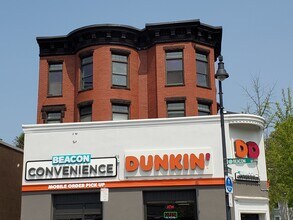 1914 Beacon St, Unit 1 in Boston, MA - Foto de edificio - Building Photo